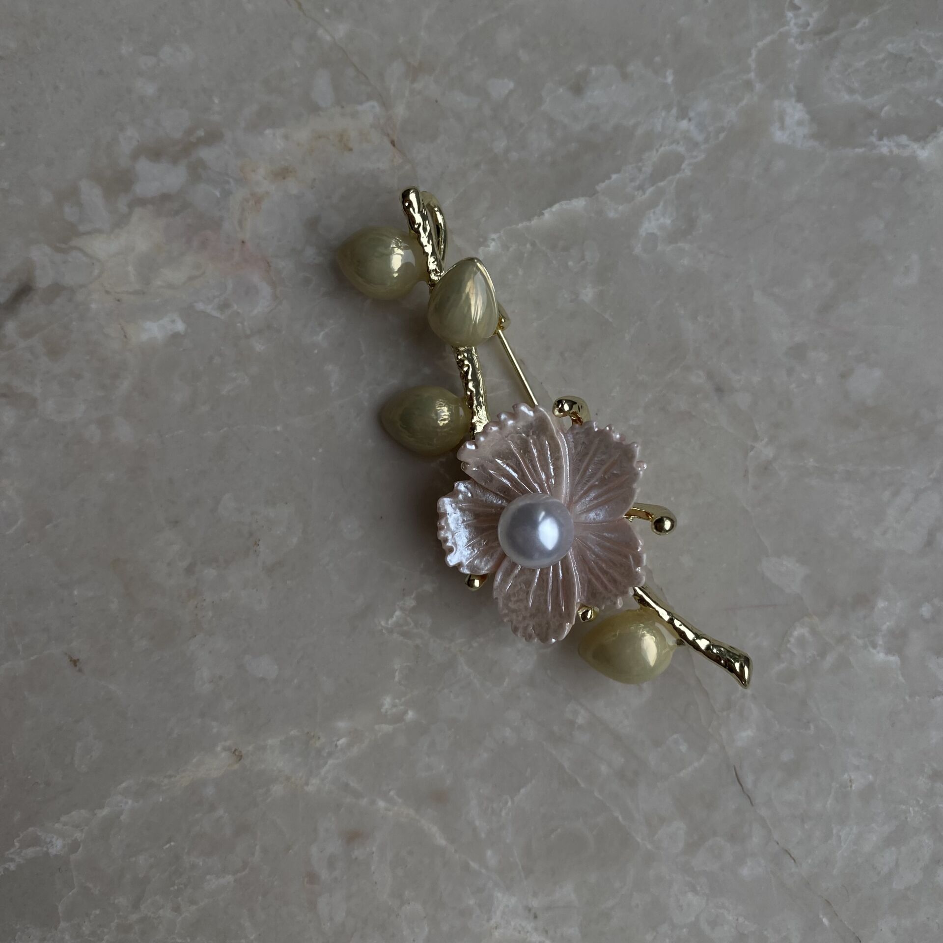 İncili Pembe Çiçek Broş