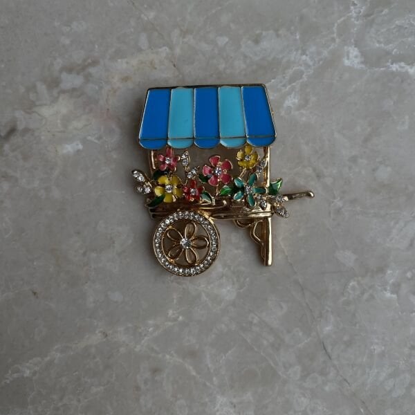 Tekerlekli Mavi Çiçek Arabası Broş