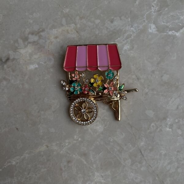 Tekerlekli Pembe Çiçek Arabası Broş