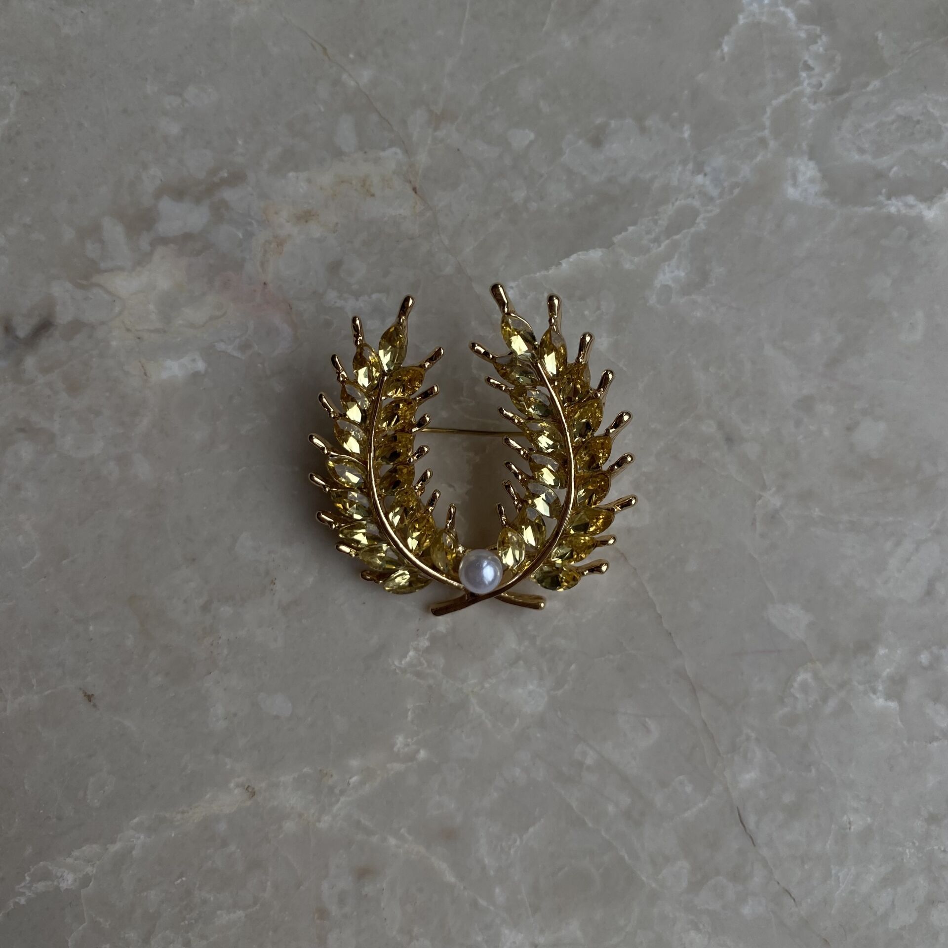 Taşlı İncili Başak Broş