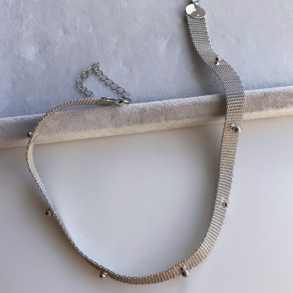 Altın Kaplama Hasır Görünümlü Top Choker Kolye