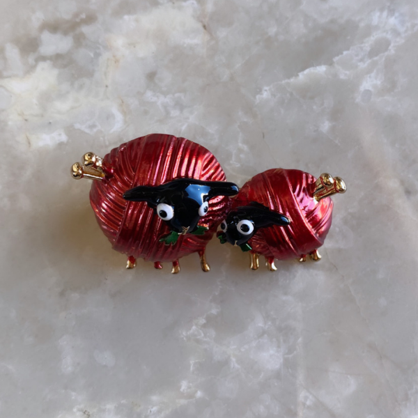 Kırmızı Koyun Broş