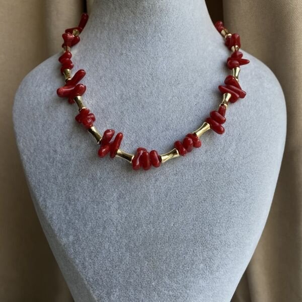 Kırmızı Mercan Detaylı Gold Kolye