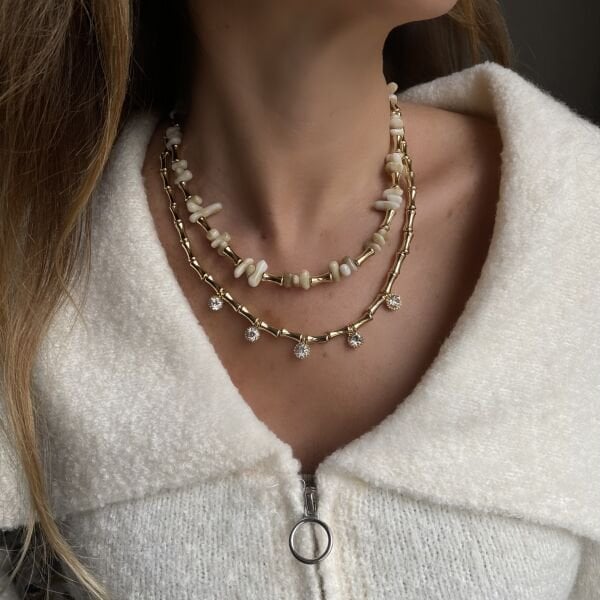 Ekru Kırık Taş Görünümlü Gold Detaylı Kolye