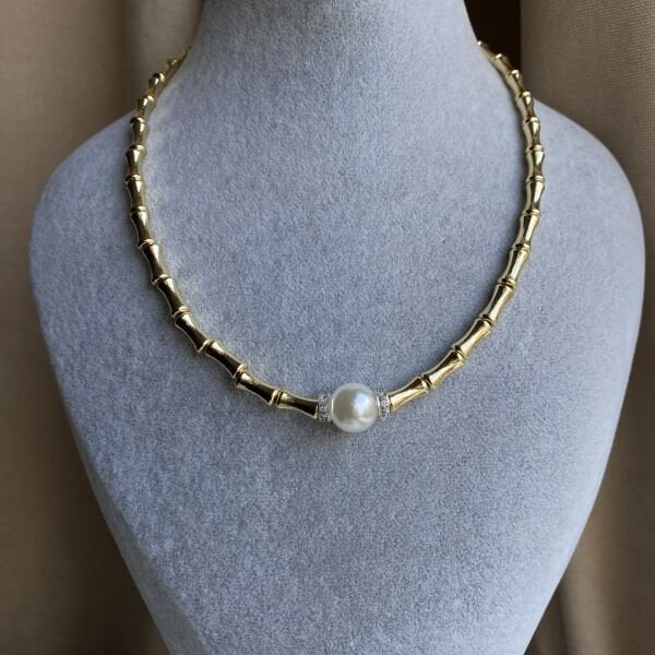 Kenarları Taşlı Ortası İncili Gold Kolye