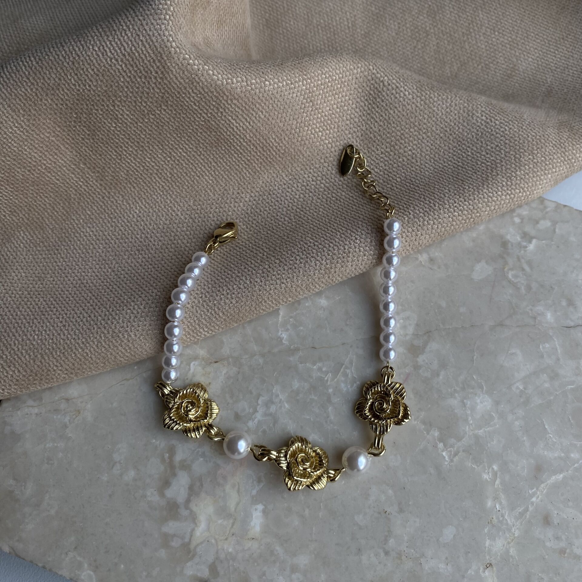 Özel Seri Üçlü Gül Detaylı İnci Bileklik