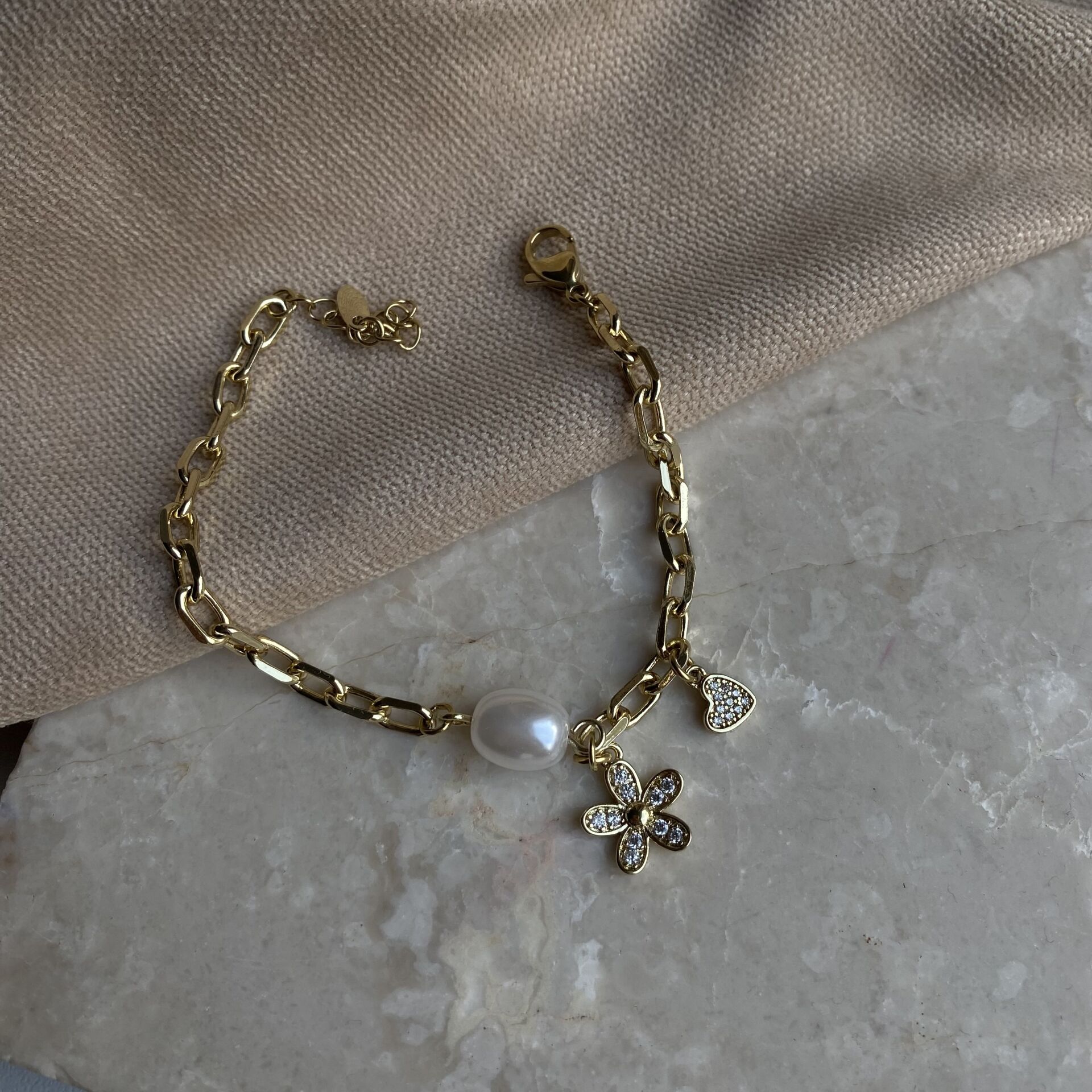 Özel Seri Taşlı Çiçekli Kalpli İnci Bileklik