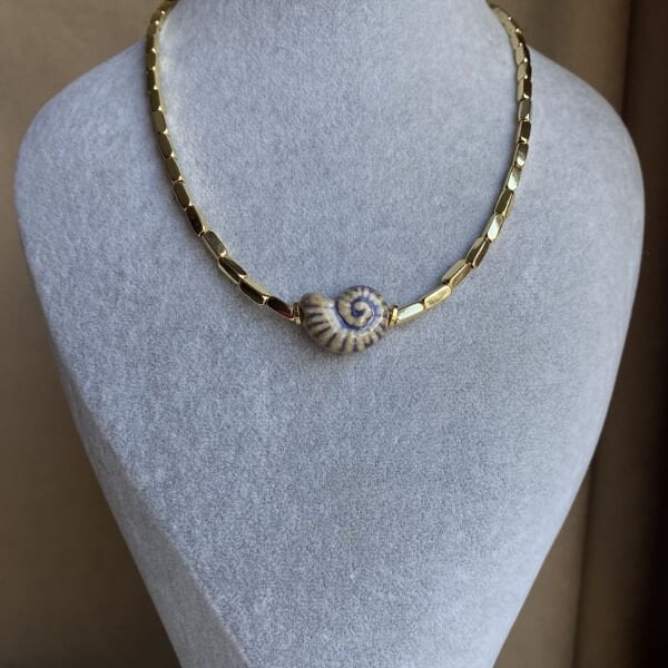 Seramik Kahve Lila Salyangoz Detaylı Kolye