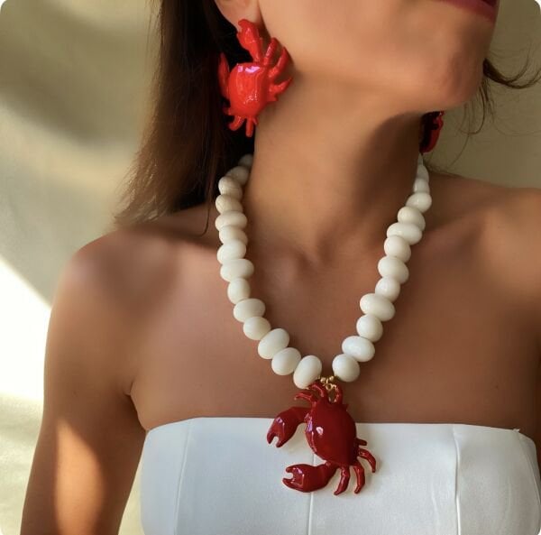 Beyaz Boncuklu Yengeç Kolye