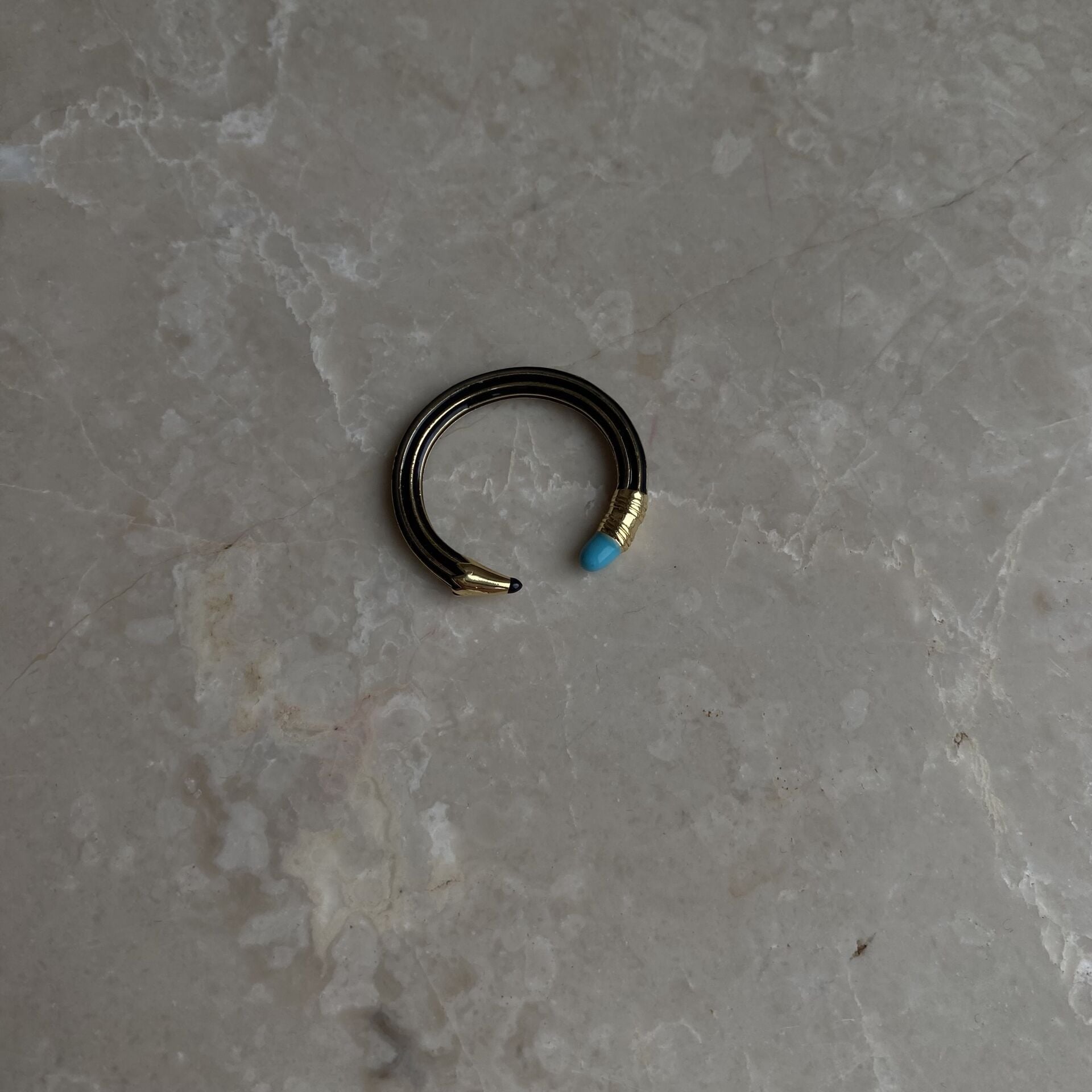 Ayarlanabilir Tasarım Siyah Kalem Yüzük