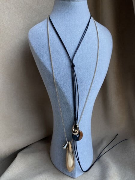 Marka Model Deri İp Detaylı İkili Kolye