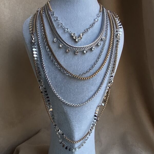 Marka Model Taşlı Zincirli Kolye