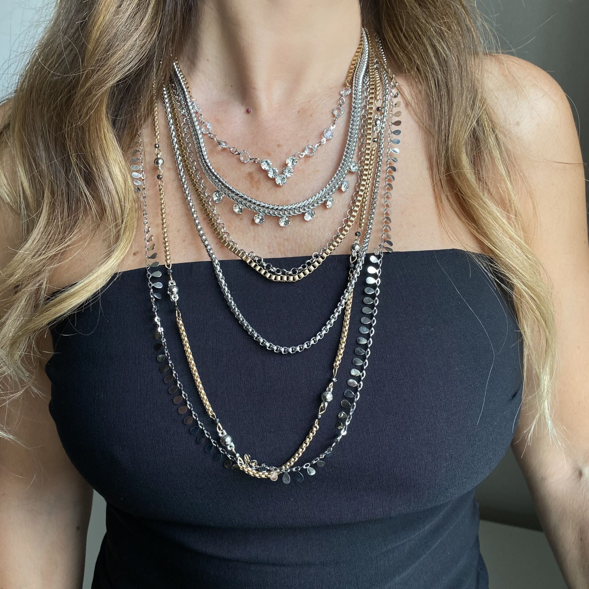 Marka Model Taşlı Zincirli Kolye