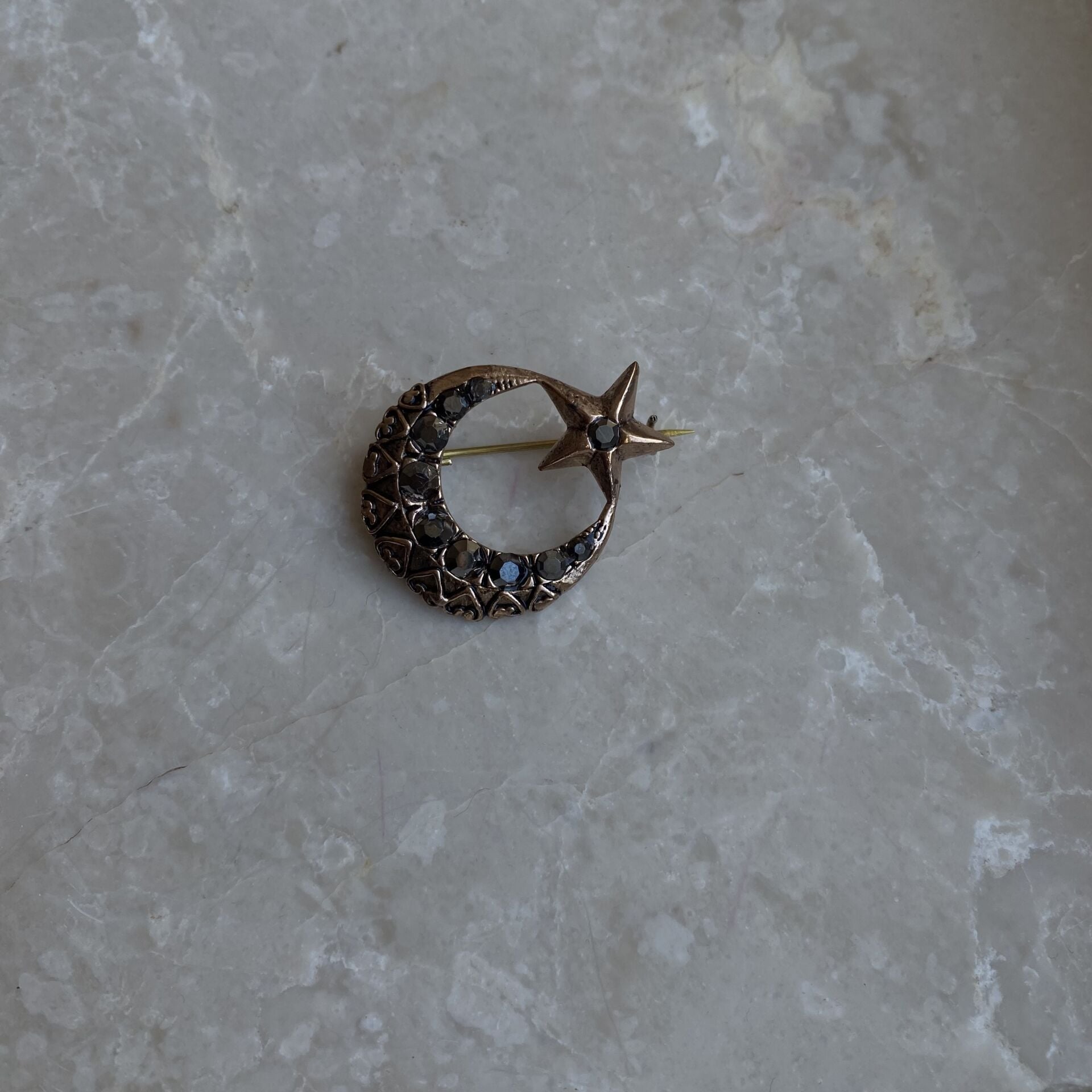 Siyah Taşlı Ay Yıldız Broş