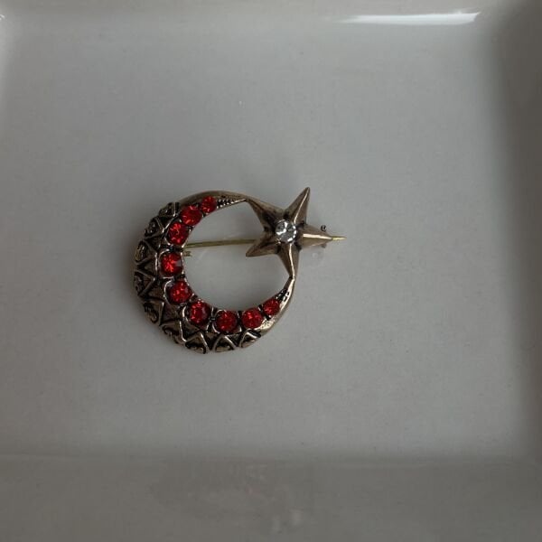 Kırmızı Taşlı Ay Yıldız Broş