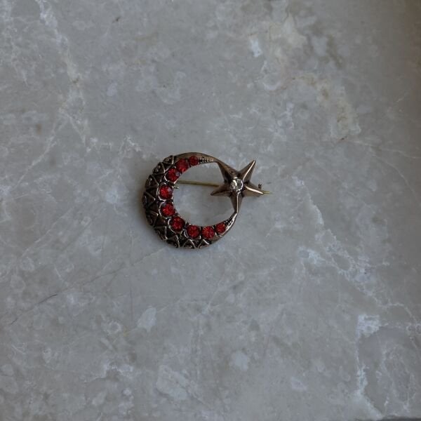 Kırmızı Taşlı Ay Yıldız Broş