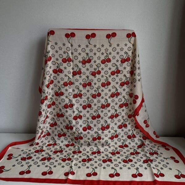 Kırmızı Kiraz Desenli Şal 90*90