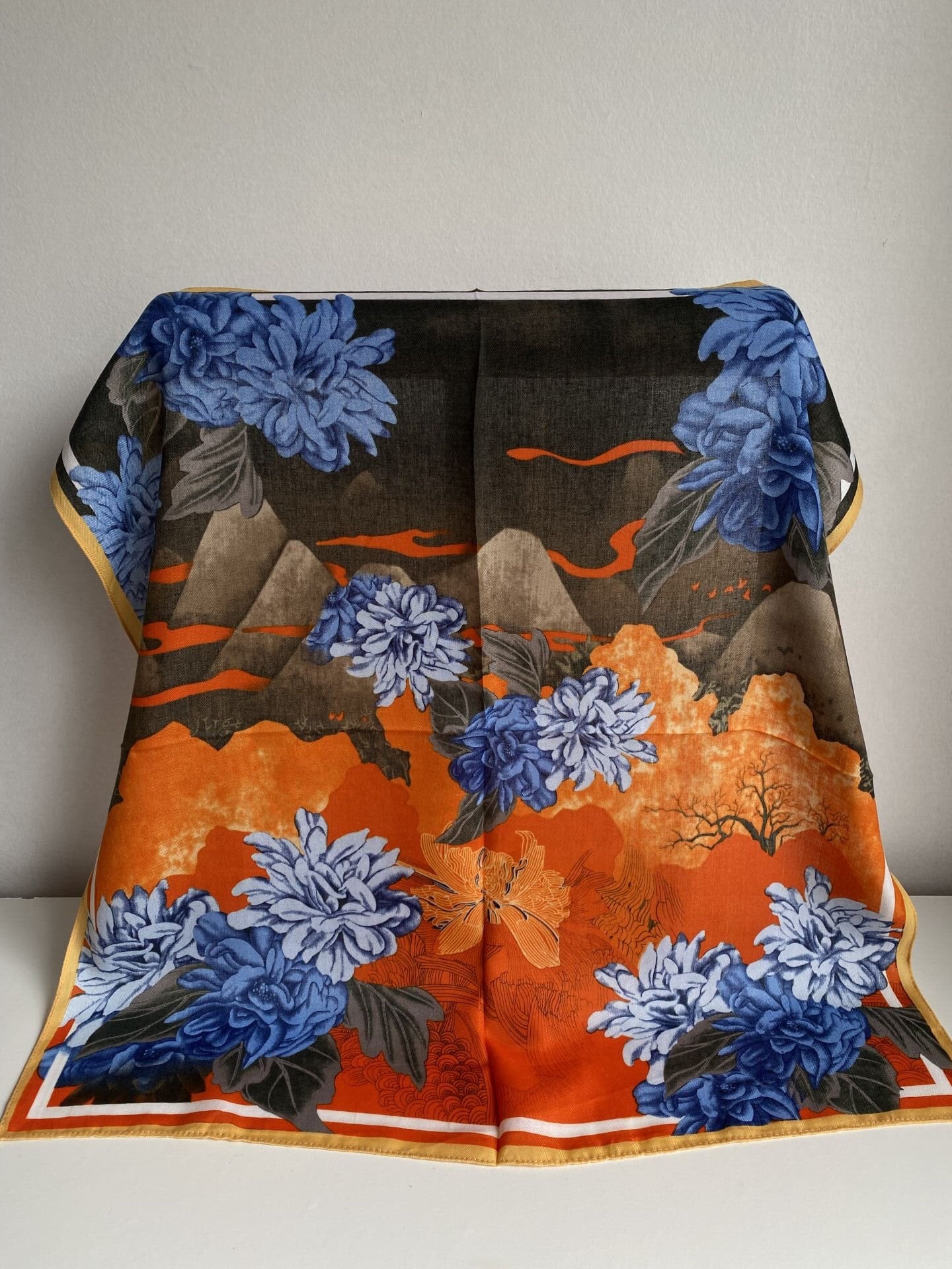 Turuncu Mavi Desenli Şal 70*70