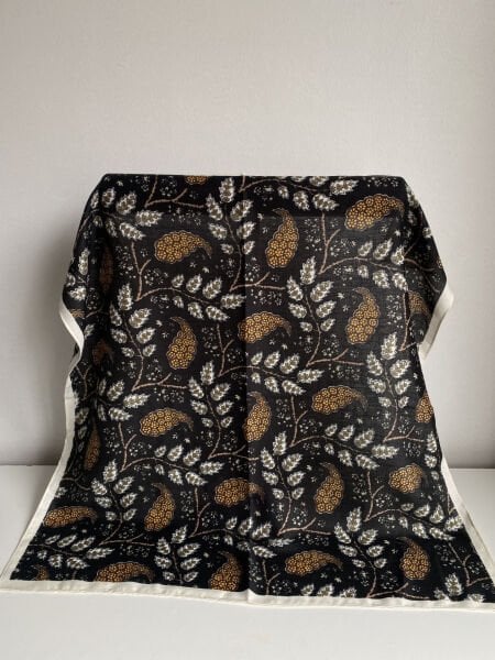 Kahve Çiçek Desenli Şal 70*70