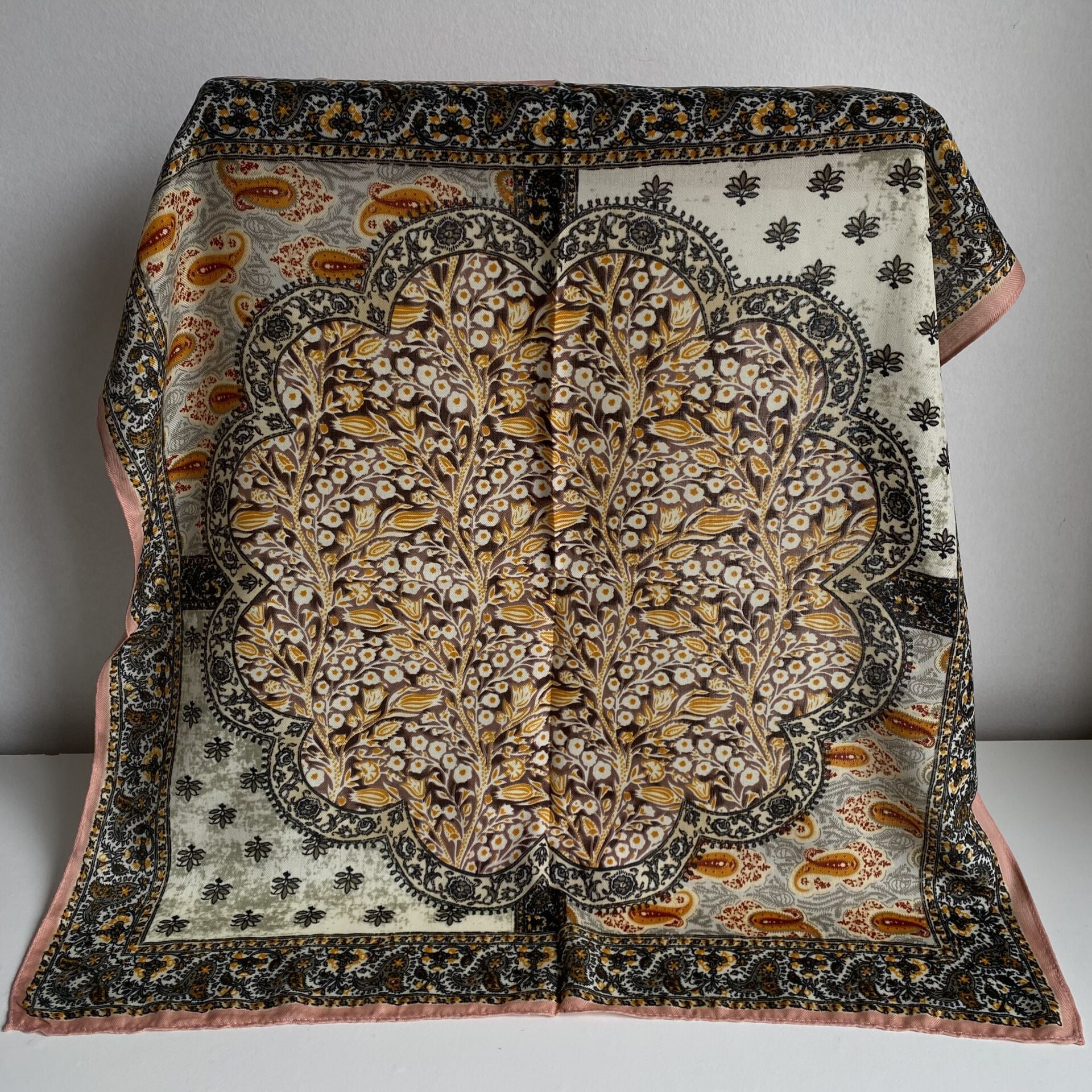 Pudra Desenli Şal 70*70