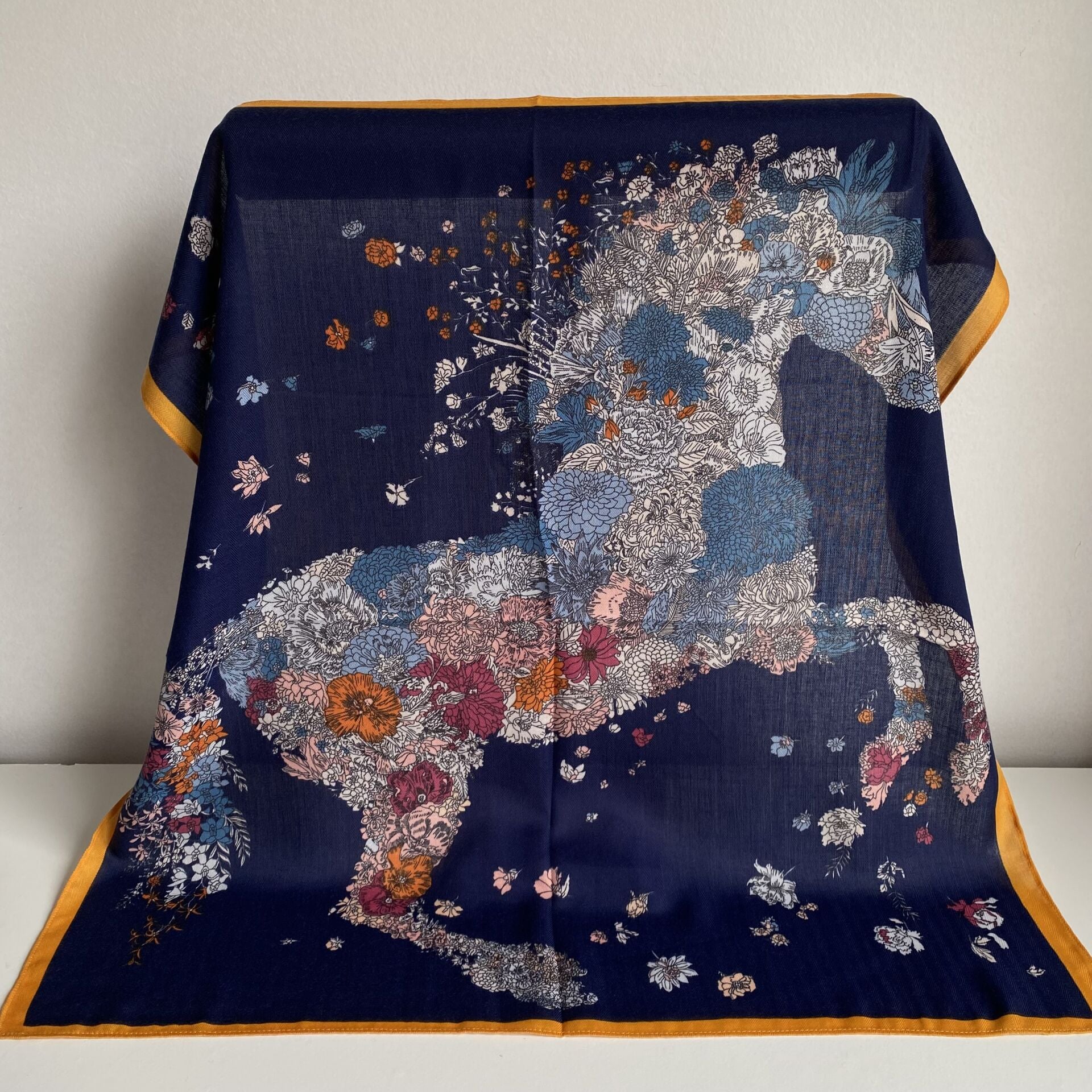 Laci At Desenli Şal 70*70