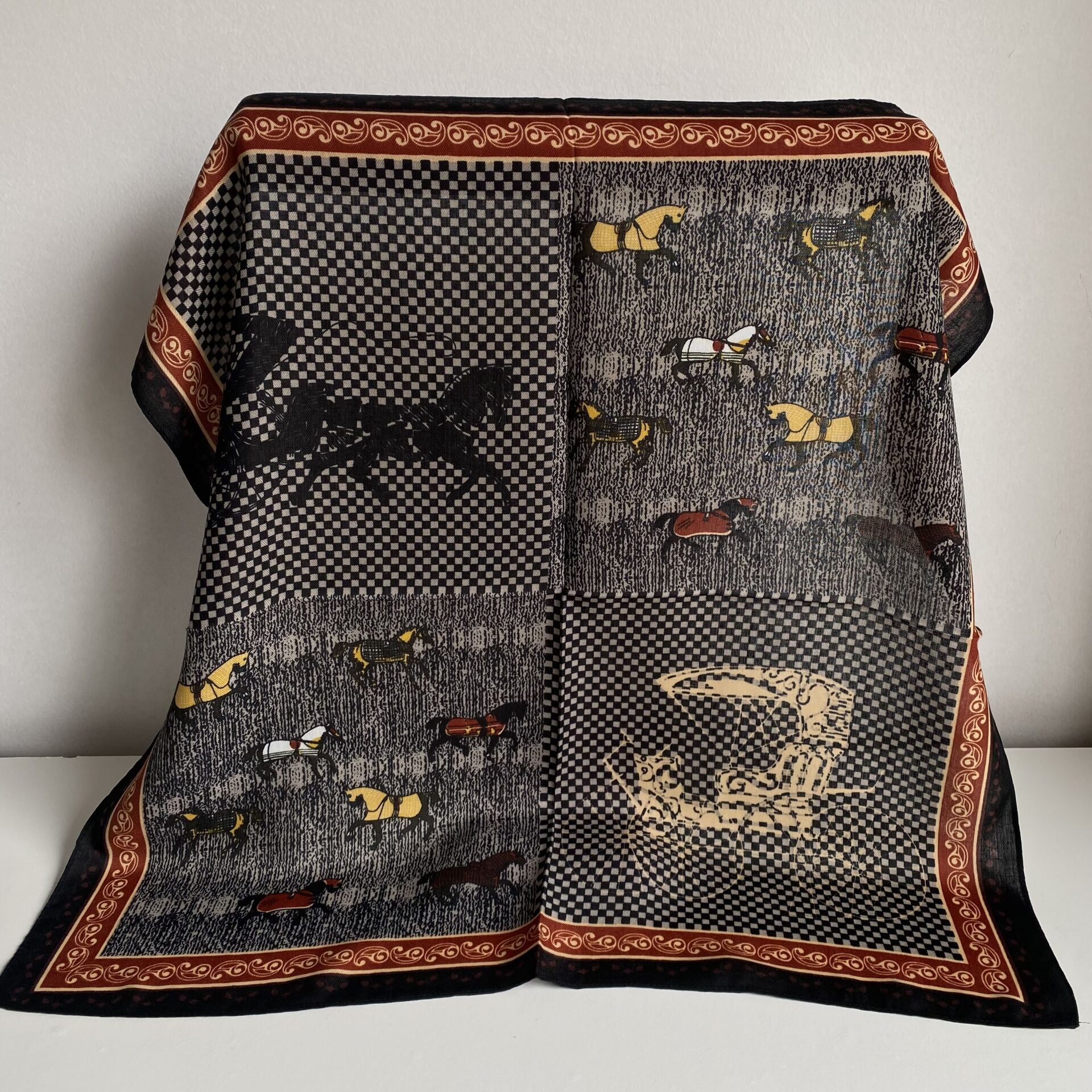 Siyah At Desenli Şal 70*70