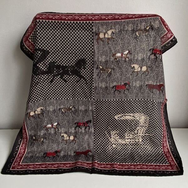 Kenarları Bordo At Desenli Şal 70*70