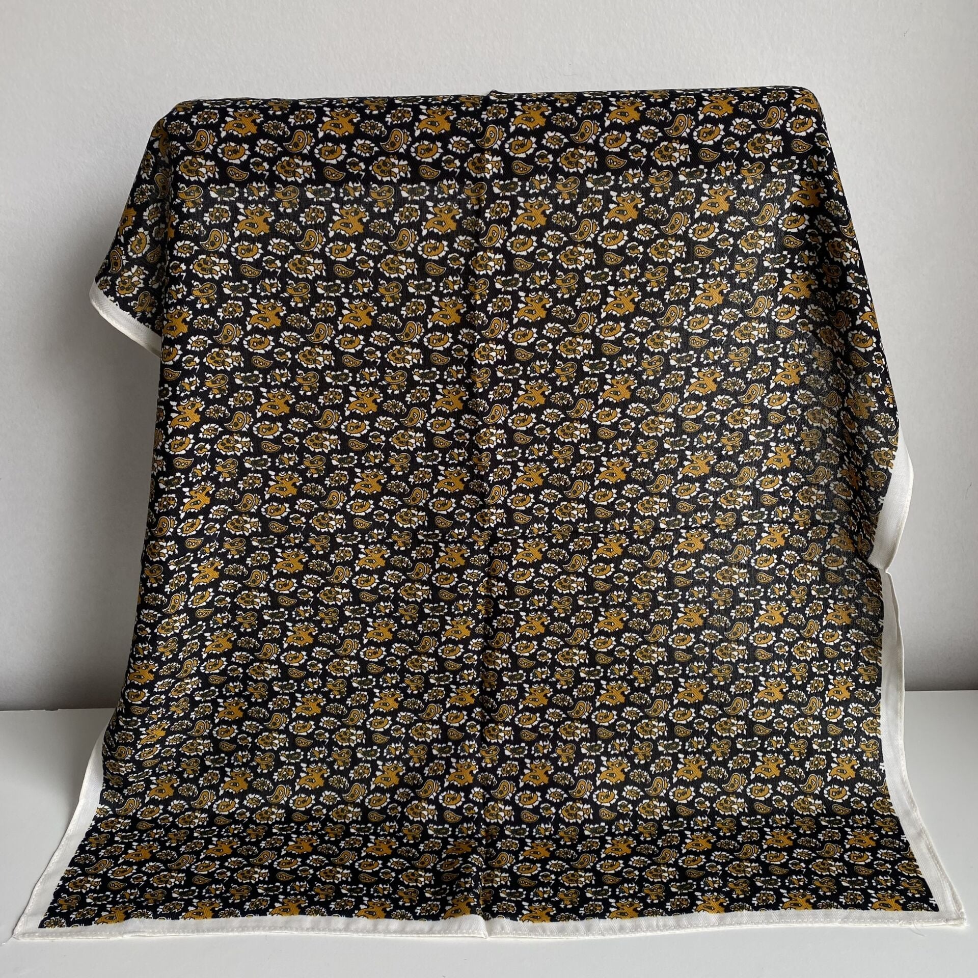 Sarı Çiçek Desenli Şal 70*70