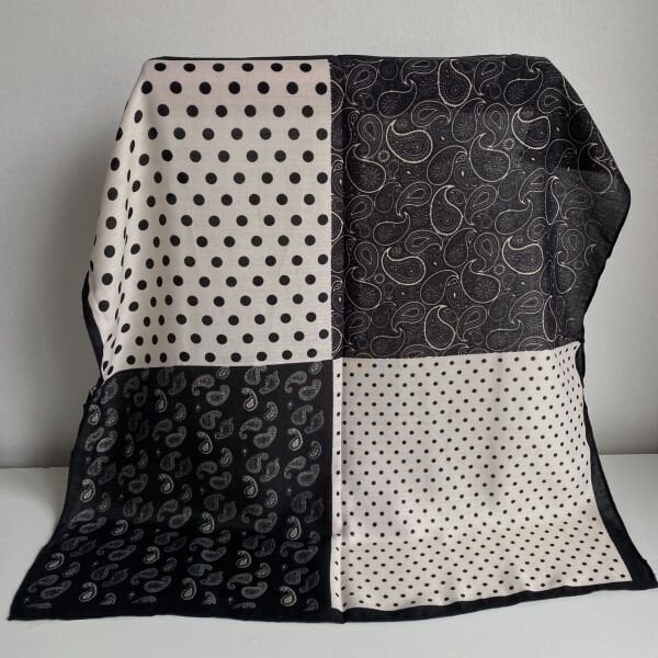 Siyah Puantiye Desenli Şal 70*70