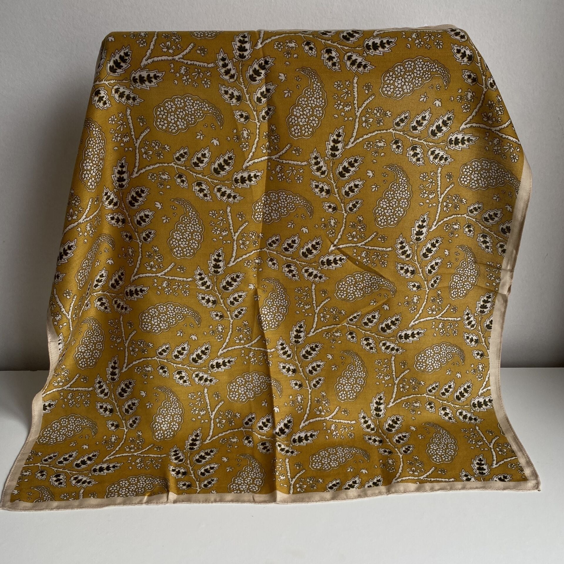 Hardal Çiçek Desenli Şal 70*70