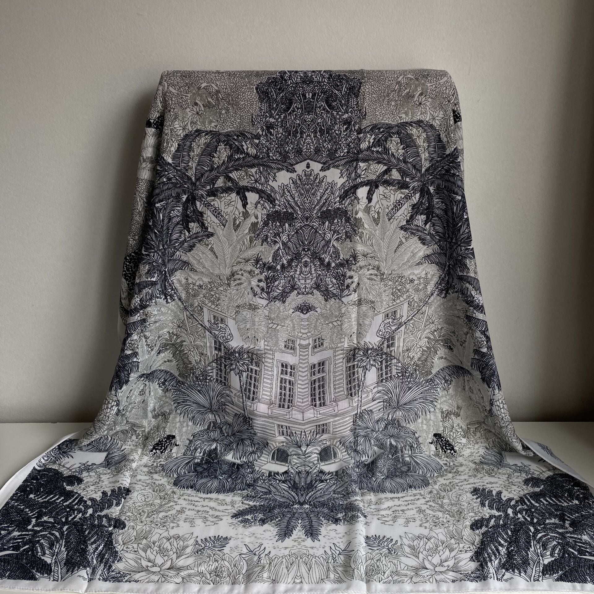 Siyah Füme Desenli Şal 90*90