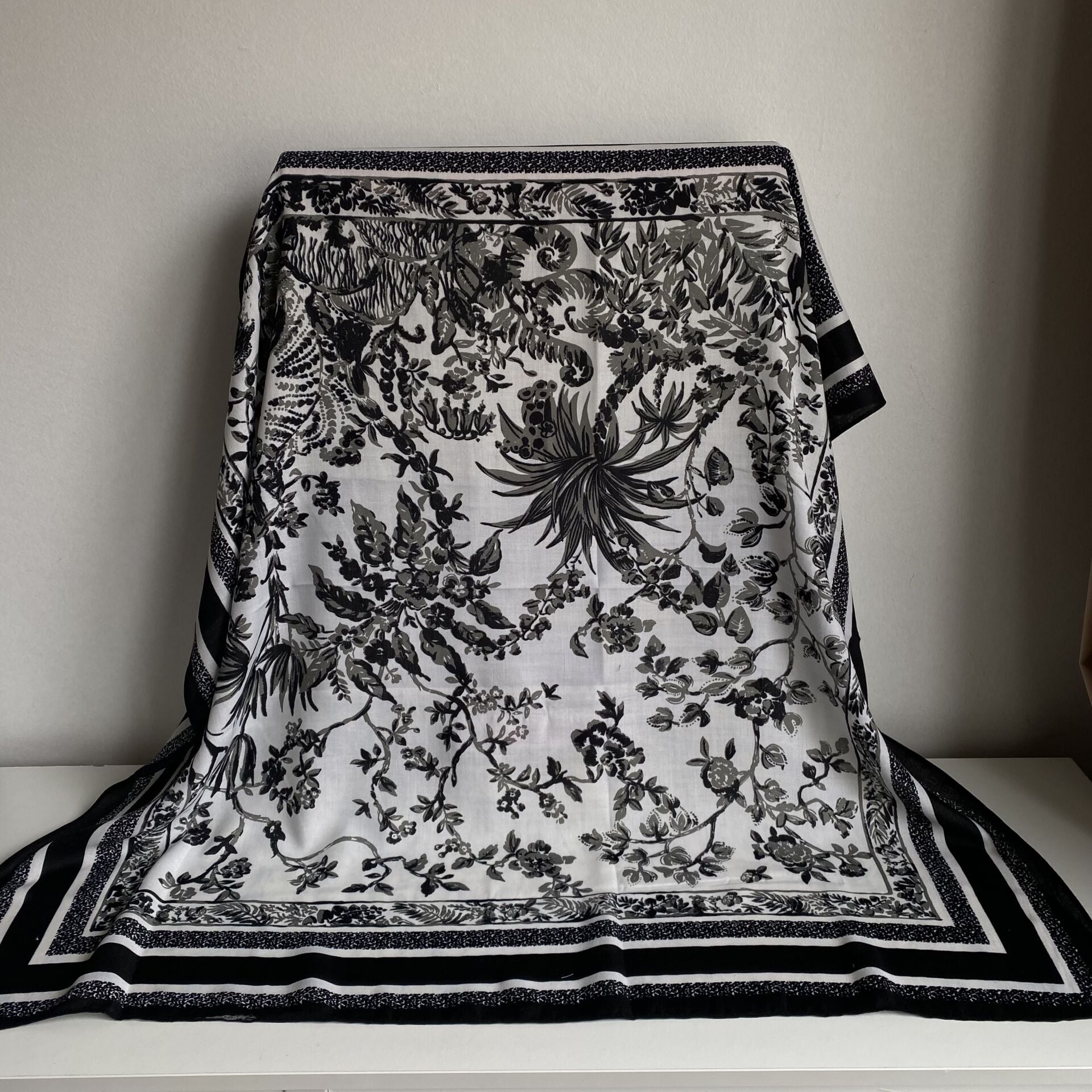 Siyah Desenli Şal 90*90