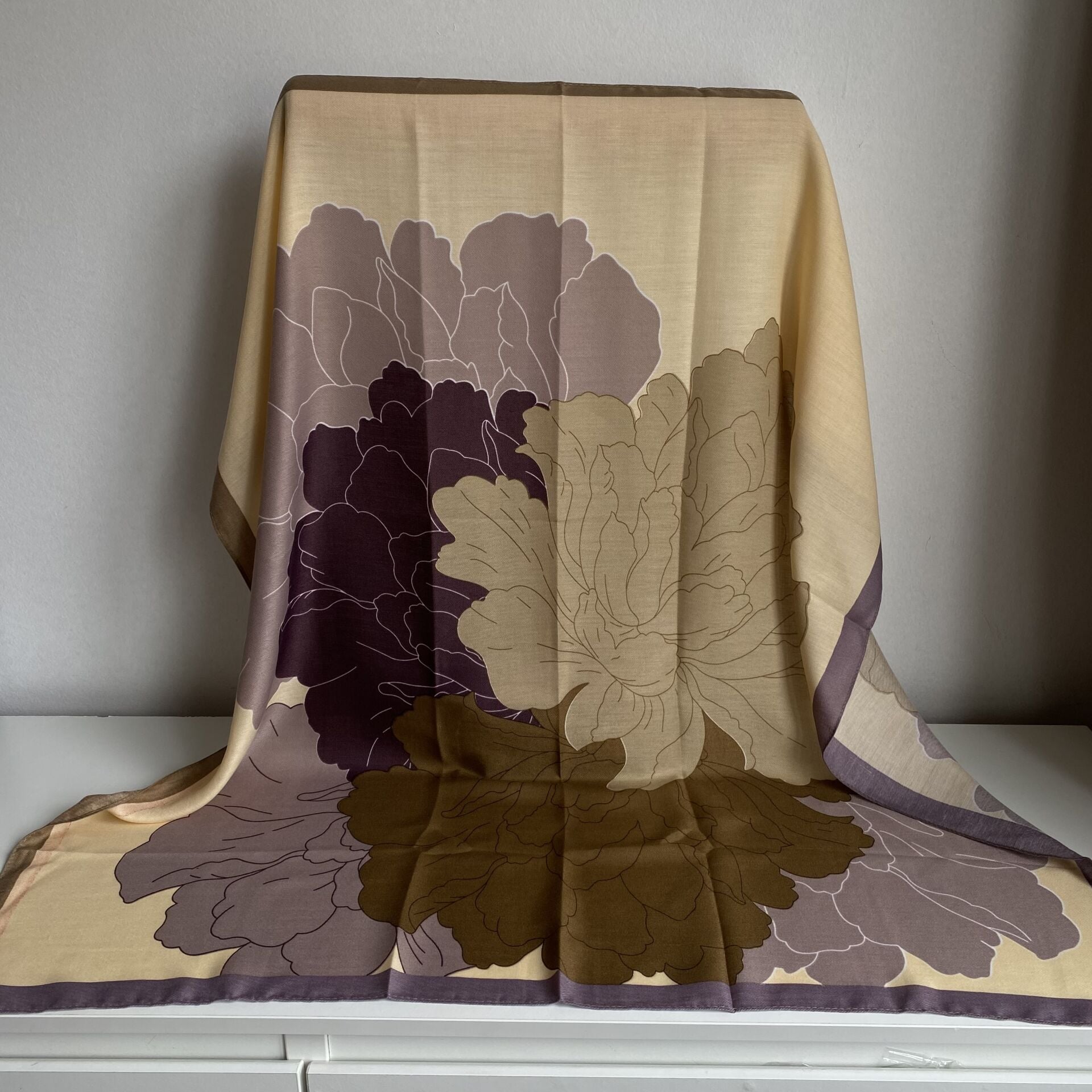 Sarı Vizon Yaprak Desenli Şal 90*90