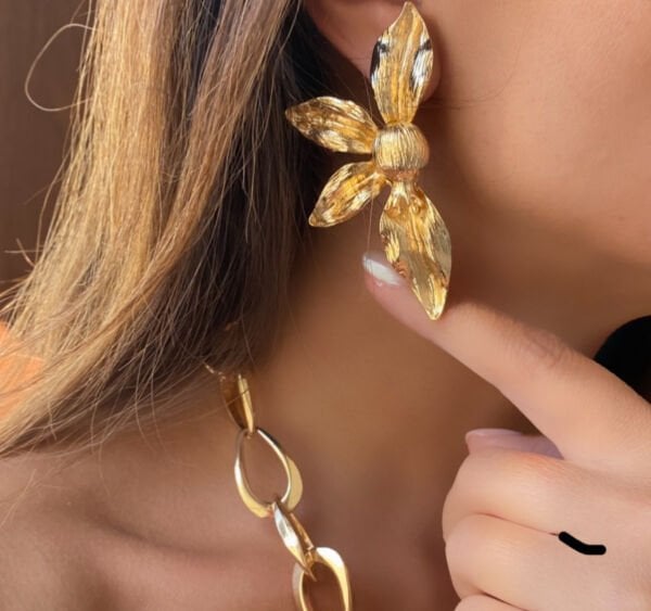 Marka Model Metal Çiçek Küpe
