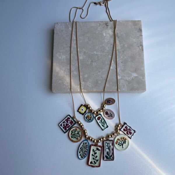 Marka Model Çiçek Charmlı Kolye