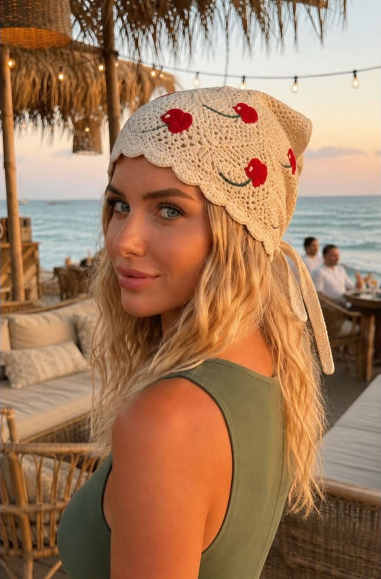 Kiraz Desenli Üçgen Bandana