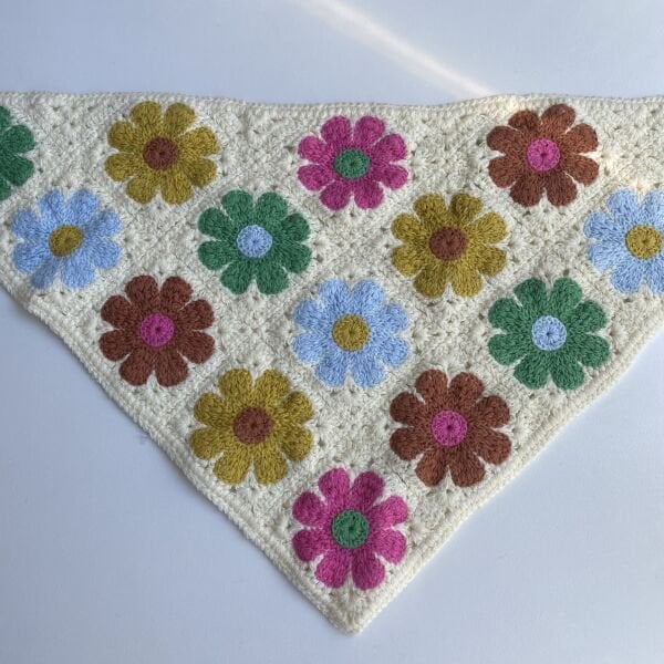 Çiçekli Üçgen Bandana