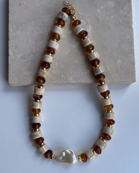 İnci Detaylı Krem Kahve Kolye