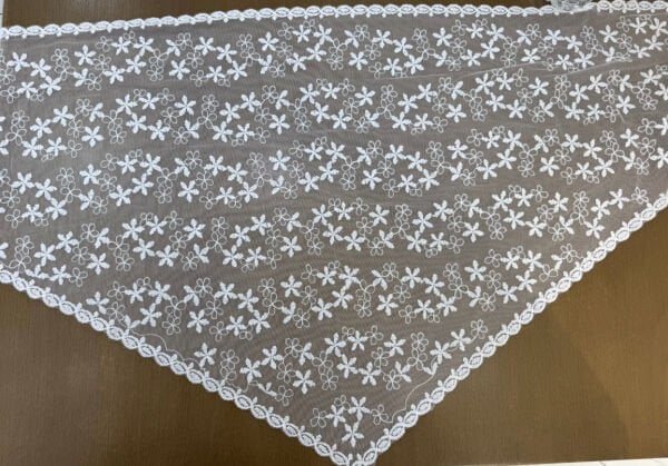 Çiçek Nakışlı Üçgen Tül Bandana