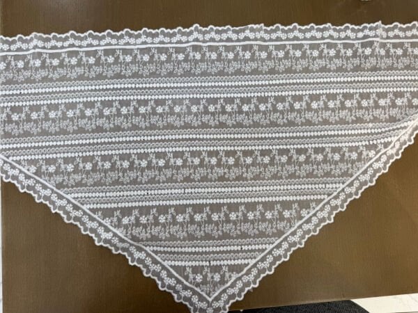 Çiçek Motif Nakışlı Üçgen Tül Bandana