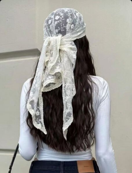 Çiçek Nakışlı Üçgen Tül Bandana