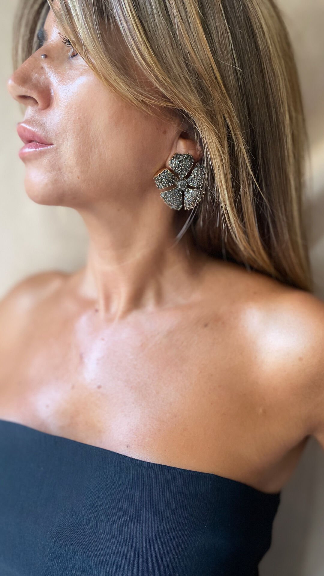 Marka Taşlı Çiçek Küpe