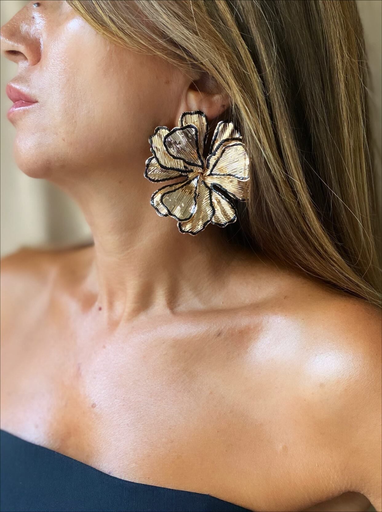 Marka Siyah Gold Çiçek Küpe