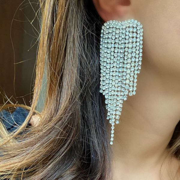 Marka Model Taşlı Sallantılı Küpe