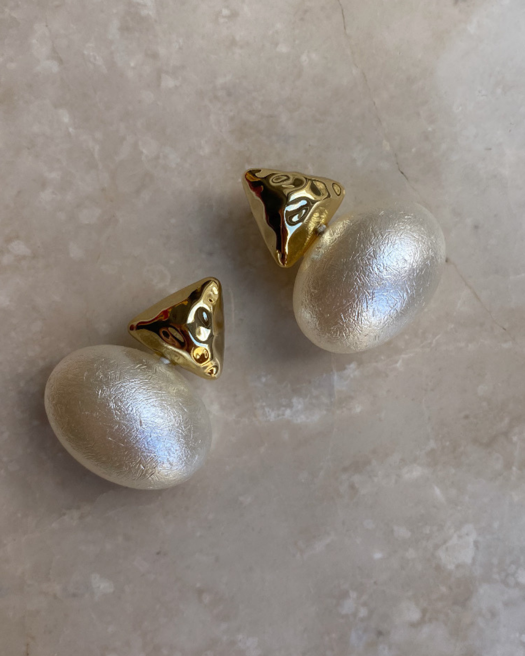 Altın Kaplama Bombeli İnci Küpe