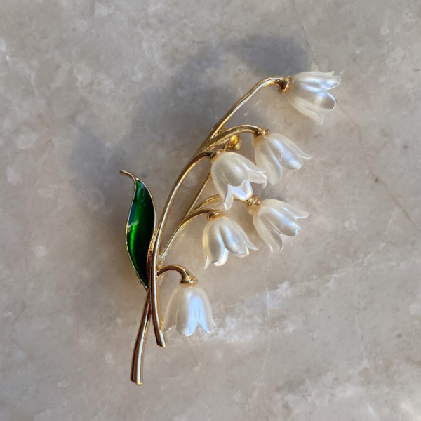 Beyaz Çiçek Broş