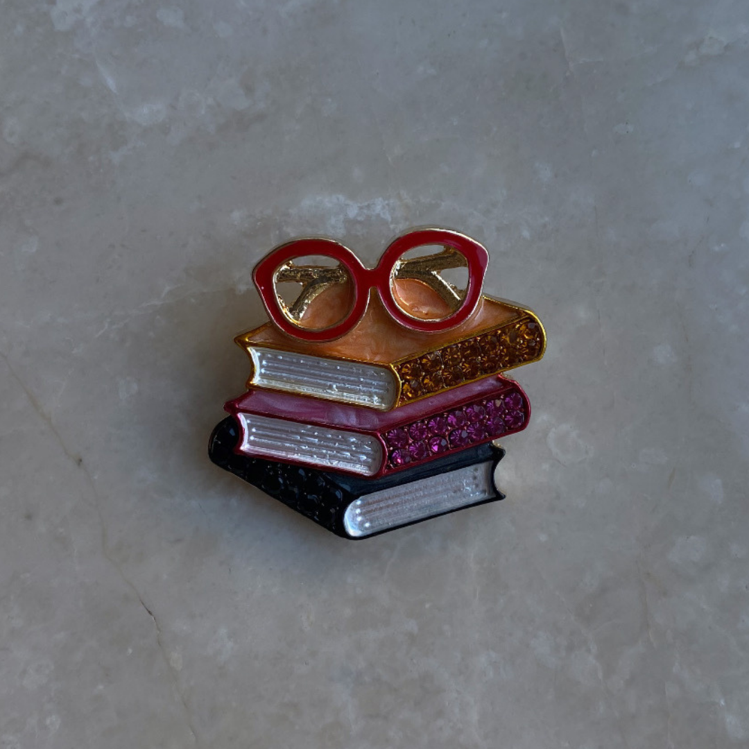 Gözlüklü Kitap Broş