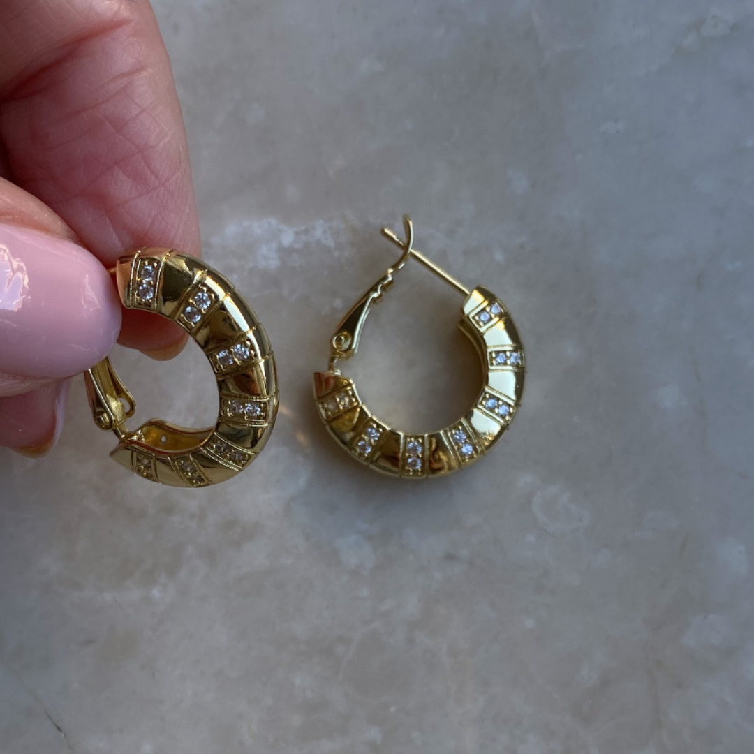Özel Seri Gold Taş Detaylı Halka Küpe