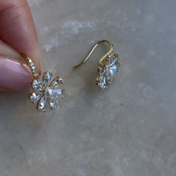 Özel Seri Taşlı Çiçek Küpe