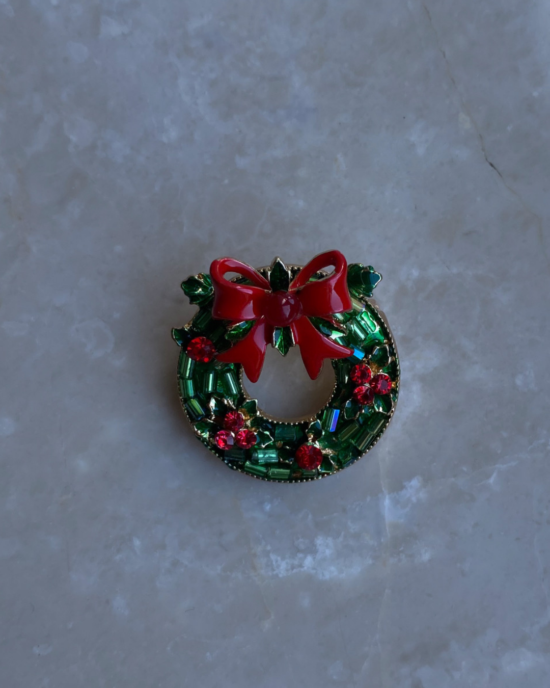 Yeni Yıl Fiyonklu Çelenk Broş